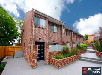 Immaculate Townhouse with Carlingford West Public School Catchment