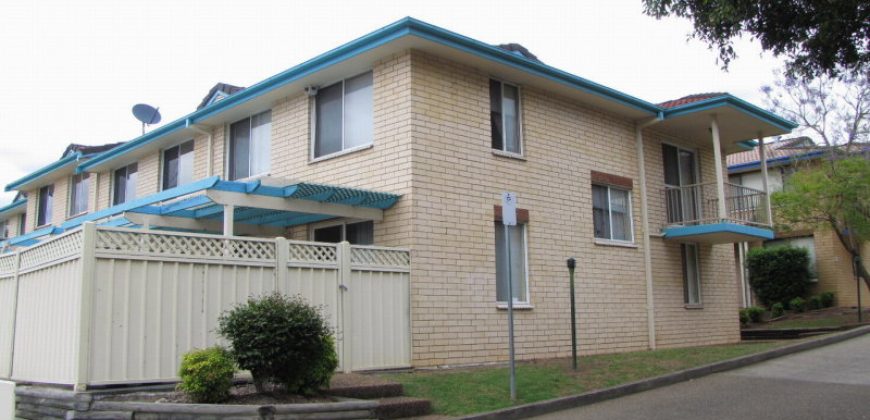 Reduce to sell ! Full Brick 3-bedroom Townhouse ~