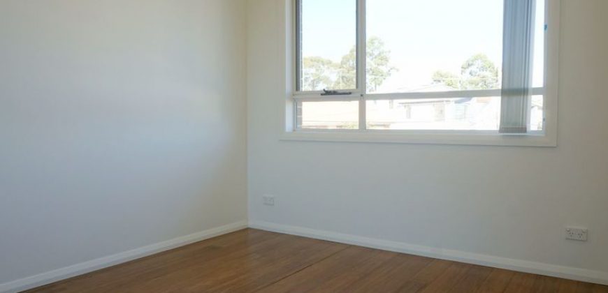 Contemporary 5 Bedroom + 1 Study Room Duplex In Quiet and Convenience Location Of Dundas