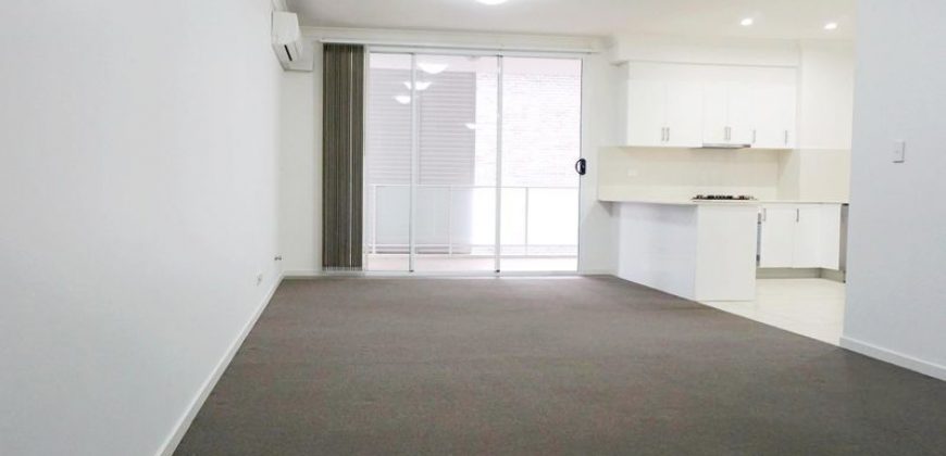 Immaculate 3 Bedroom Apartment, Freshly Painted Interior.