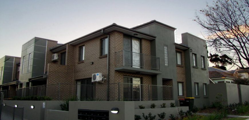 Brand New 3-BEDROOM SPLIT-LEVEL TOWNHOUSE with low-maintainance courtyard