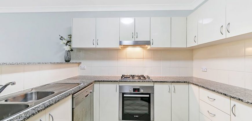 Stunning Unit With Convenience Location At Carlingford
