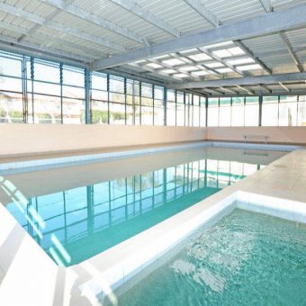 Short Walk To Dundas Primary School, stations and shops!!