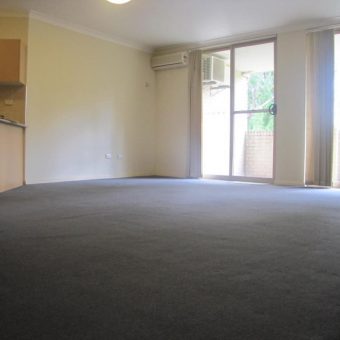 Great location!!! two bedrooms unit in Toongabbie, walking distance to train station and shops