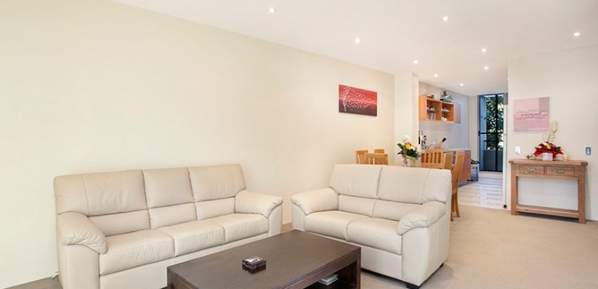 Well Presented 2 Bedroom Apartment, Only Steps To Newington Marketplace.