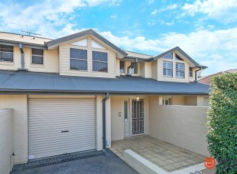 Convenient Location, Immaculate 3 Bedrooms Townhouse