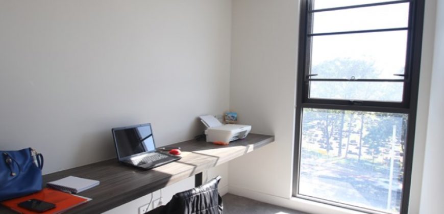 Contemporary 1 Bedroom Plus Study Apartment