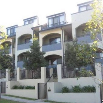 Amazing Huge Tri-Level Townhouse with ( 301m2)!!  Bargain!!