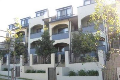 Amazing Huge Tri-Level Townhouse with ( 301m2)!!  Bargain!!