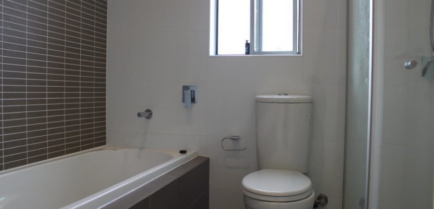 ” Quality and Comfortable Apartment ”   Walking Distance to Dundas Station, shops and Public School