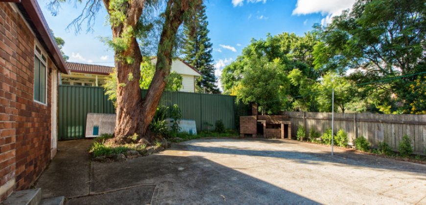 Huge Hosue Located at a very convenient spot in Telopea on the high side