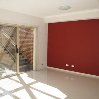 Tidy and Conveniently located Townhouse
