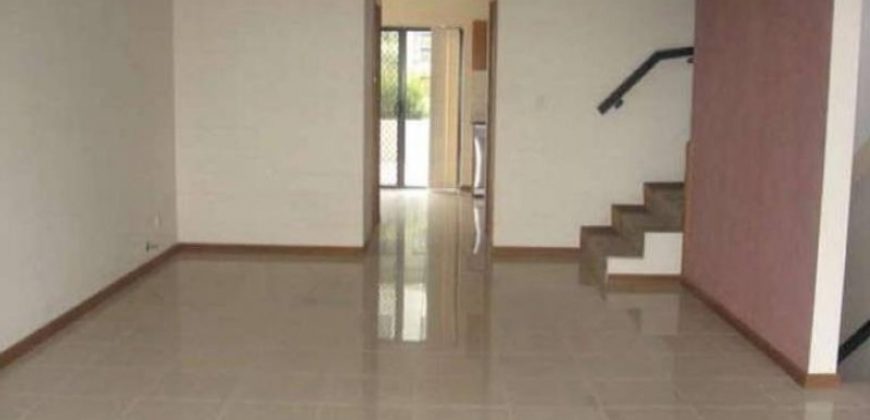 Amazing Huge Tri-Level Townhouse with ( 301m2)!!  Bargain!!