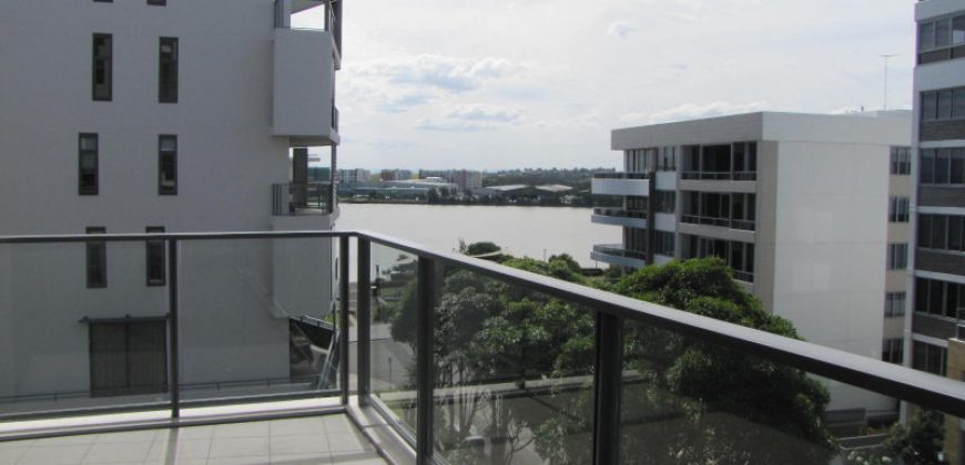 Contemporary luxurious brand new 2 bedroom apartment with water view