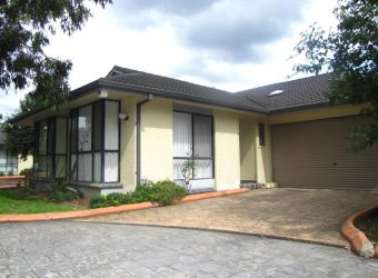 Affordable 3 bedrooms Villas located in quite street.