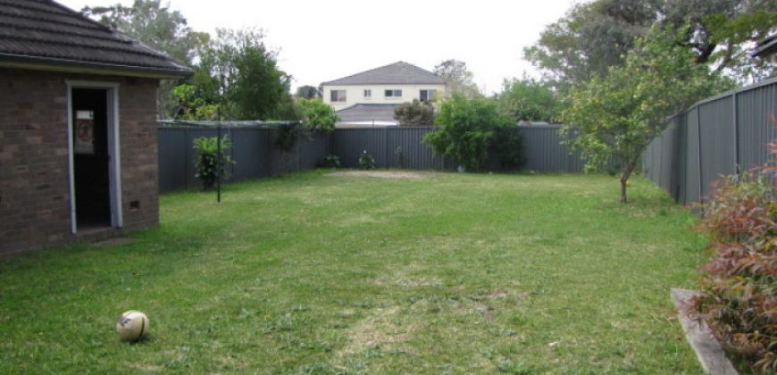 2 Bedroom house for Lease!!In the Central of Ermington!!