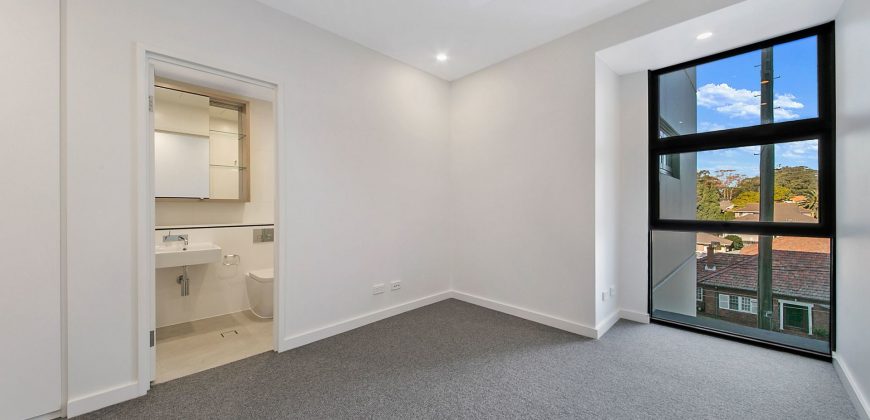 NEARLY NEW 2 BEDROOM APARTMENT IN HEART OF EASTWOOD!!