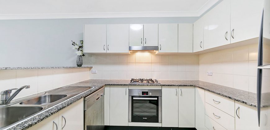 Stunning Unit With Convenience Location At Carlingford