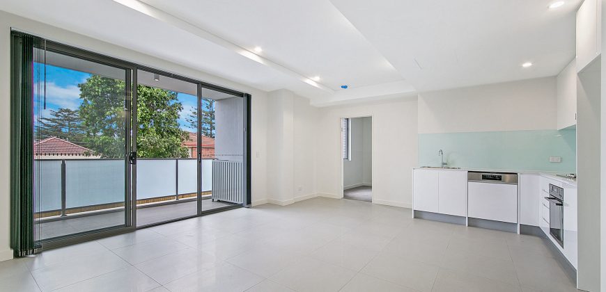 Nearly New Apartment Located at Heart of Thornleigh