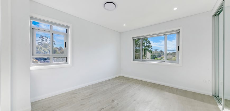 Brand new 3 bedroom townhouse in a quiet and convenience position in West Ryde, perfect for small families!