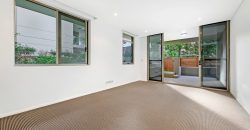 Luxury Two Bedroom Apartment With Quiet And Convenience Complex In Epping