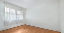 All the wall repainted and all carpet replaced! Well maintained three bedroom full brick townhouse you cannot miss out!