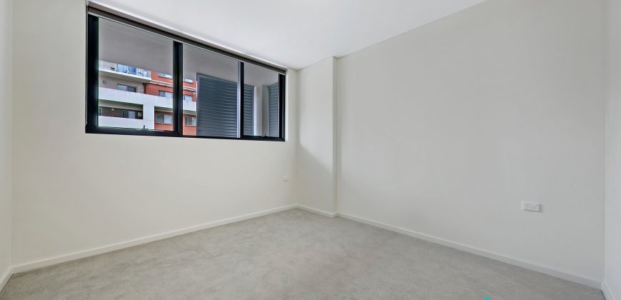 Brand New Sunlit East aspect One bedroom with a walk-in closet