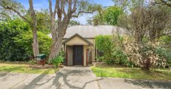 Warm Family House Locate At Quiet And Convenience Position In Beecroft