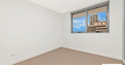 Spacious & Near New Apartment, Great Access To CBD Transport and Shopping.