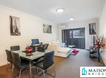 Immaculate 2 Bedroom Apartment at Dundas