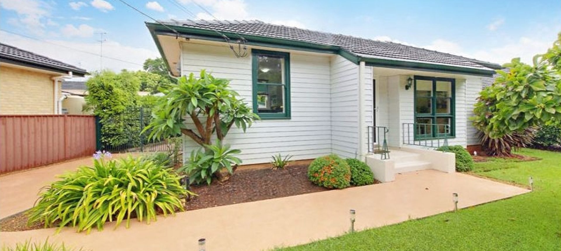 Beautiful 2 Bedroom Timber Floor Family Home !