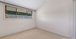 Immaculate Townhouse with Ducted A/C, 150m(approx) to ALDI