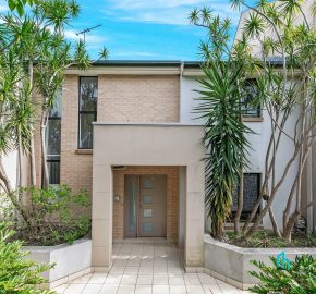 Boutique Townhouse Residence, Quiet and Convenient Position