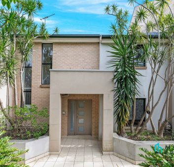 Boutique Townhouse Residence, Quiet and Convenient Position
