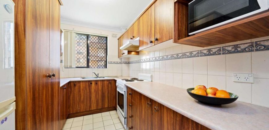 3 Bedroom Timber Floorboard Unit in Good School Catchment, Contact Agent for Inspection