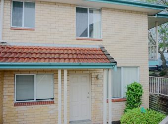 Full Brick 3 Bedroom Townhouse in Great Condition!