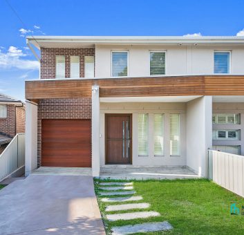 Contemporary 4 Bedroom Duplex with North Facing Backyard