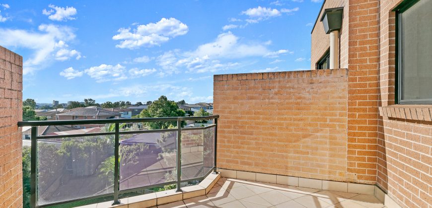 Full Brick 3 Bed Apartment with 3 Balconies.