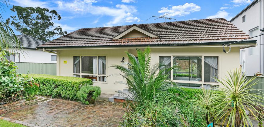 Massive Timber Floor 3 Bedroom Family Home in Levelled Cul-De-Sac Position