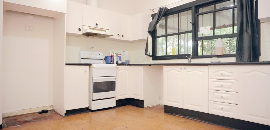 Affordable House at a Quiet Wide Street, Short Walk to ALDI and Public Transport