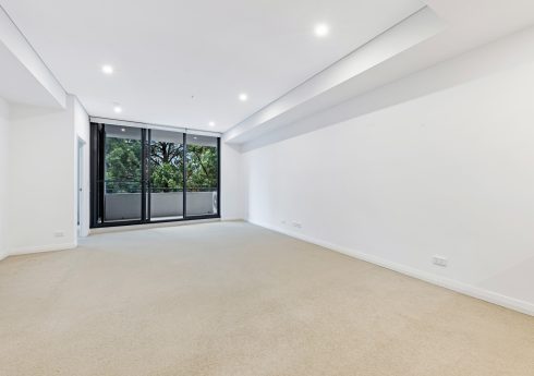 Near New Luxury Two Bedroom Apartment in Heart of Meadowbank