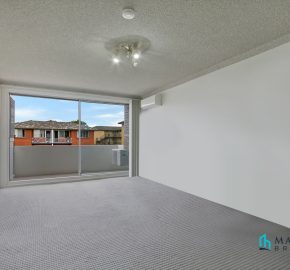 Stunning 2 Bedroom Unit Close to Meadowbank Train Station