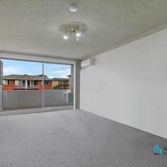 Stunning 2 Bedroom Unit Close to Meadowbank Train Station