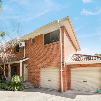 Timber Floor 3 Bedroom Townhouse Located at Quiet Rear of Complex