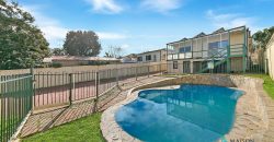 Immaculate Family House with Swimming Pool