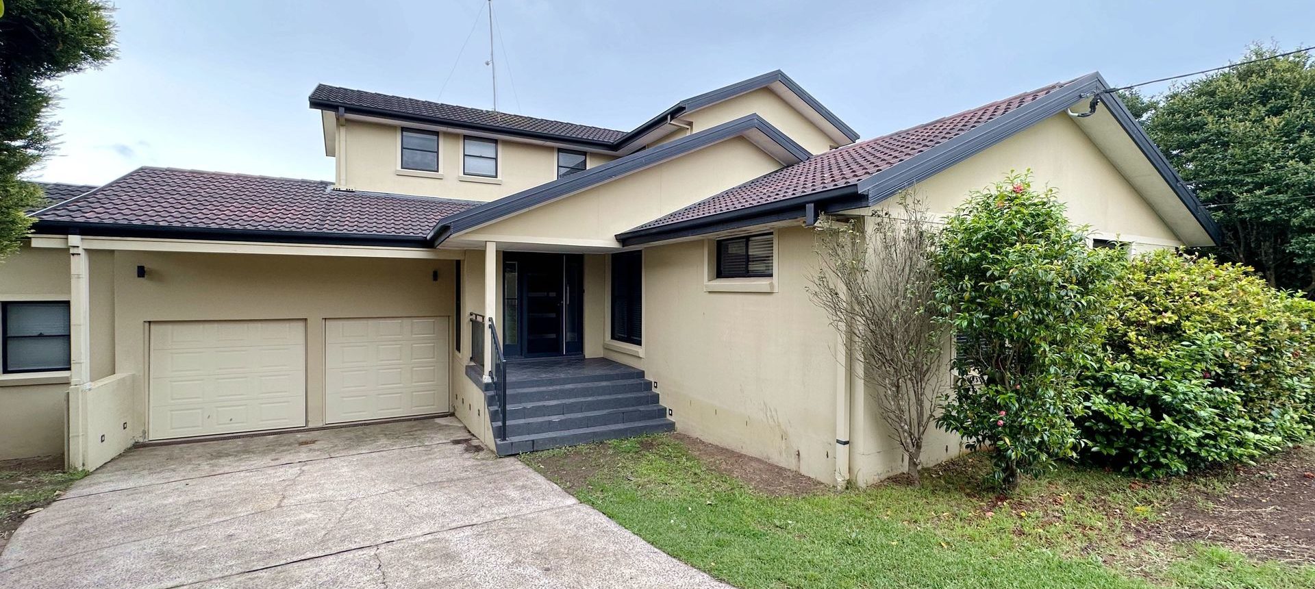 ***Deposit Taken***
Immaculate 5 Bedroom Family House with Double Lockup Garage
