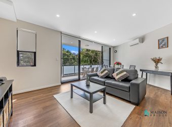 Contemporary North Facing Apartment, Quiet and Convenient Position