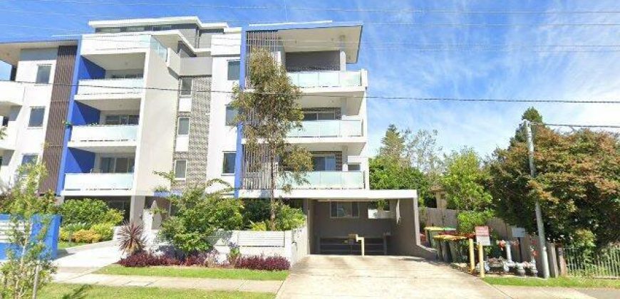 Near New 1 Bedroom Apartment Located at Heart of Thornleigh