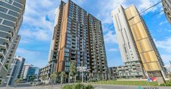 Urban Oasis with City Views: Modern Apartment with Study Room and Amenities