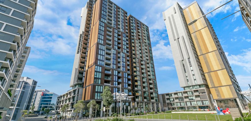 Urban Oasis with City Views: Modern Apartment with Study Room and Amenities